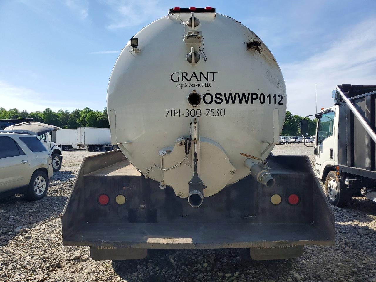 2000 Freightliner All other VIN 1FV6H6BA8YHG03651 COPART salvage auction — Rollover, SC - CERT OF TITLE-SALVAGE, sold $3,100 on 2026-06-11 (photo 6)