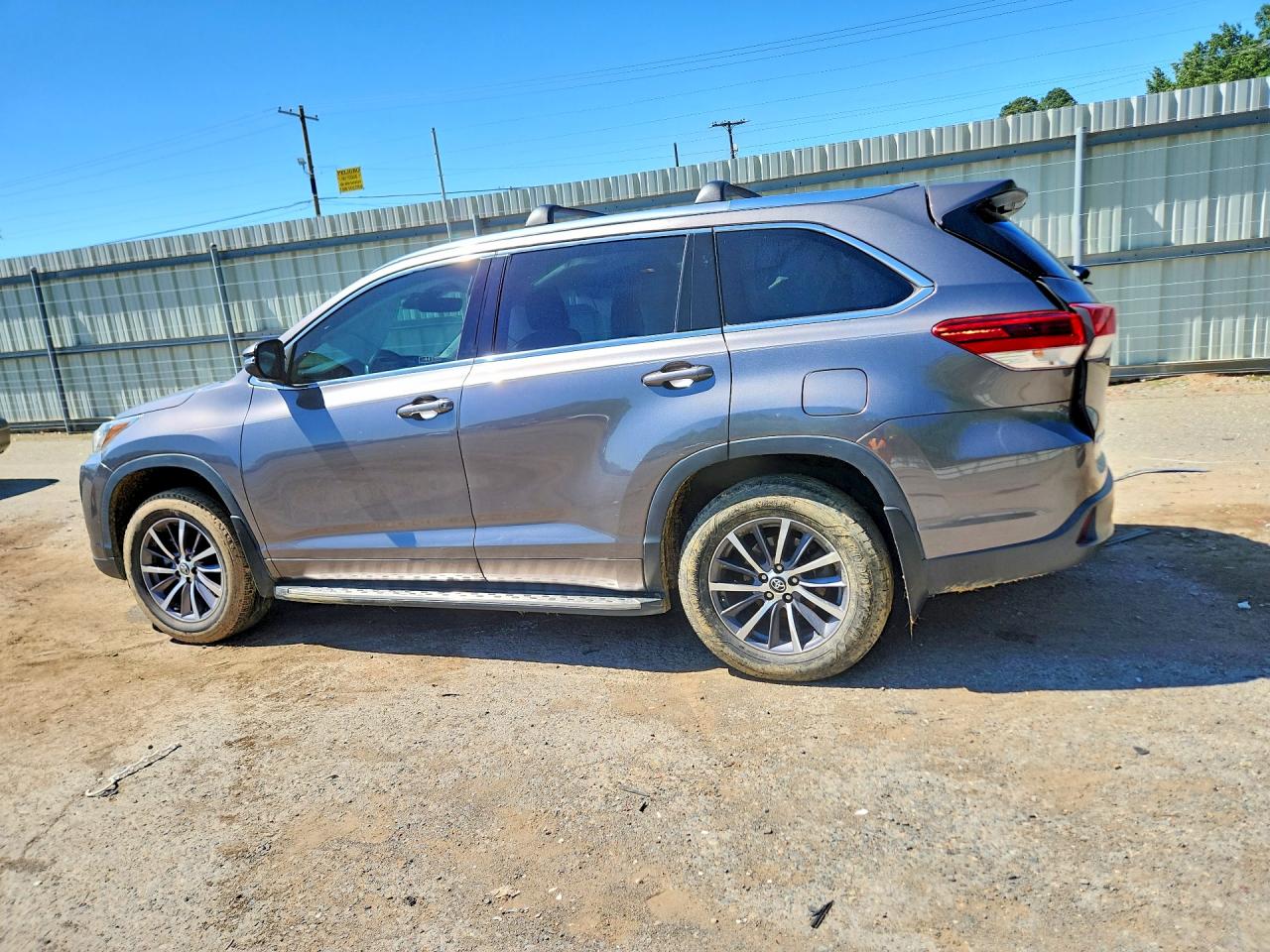 2017 Toyota Highlander VIN 5TDKZRFH1HS517977 COPART salvage auction — Side, TX - SALVAGE VEHICLE TITLE, sold $6,900 on 2026-07-02 (photo 2)