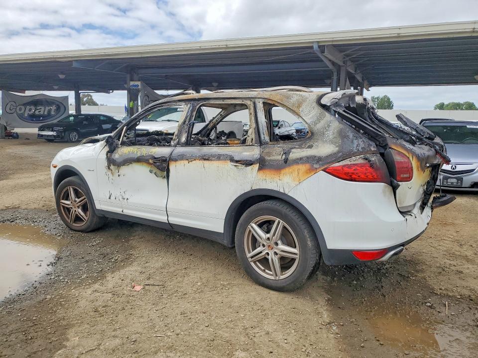 2013 Porsche Cayenne VIN WP1AF2A20DLA36045 COPART salvage auction — INTERIOR BURN, Ca - Non-Repairable Vehicle Cert, sold $400 on 2026-07-16 (photo 2)