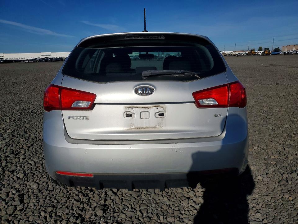2011 Kia Forte VIN KNAFW5A32B5330028 COPART salvage auction — MINOR DENT/SCRATCHES, Tx - Salvage Vehicle Title, sold $525 on 2026-07-08 (photo 6)