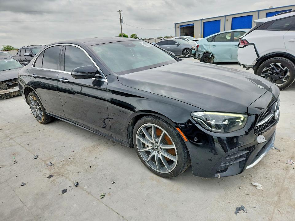 2021 Mercedes-benz E-klasse VIN W1KZF8DB0MA999841 COPART salvage auction — SIDE, TX - SALVAGE VEHICLE TITLE, sold $19,300 on 2026-07-10 (photo 4)