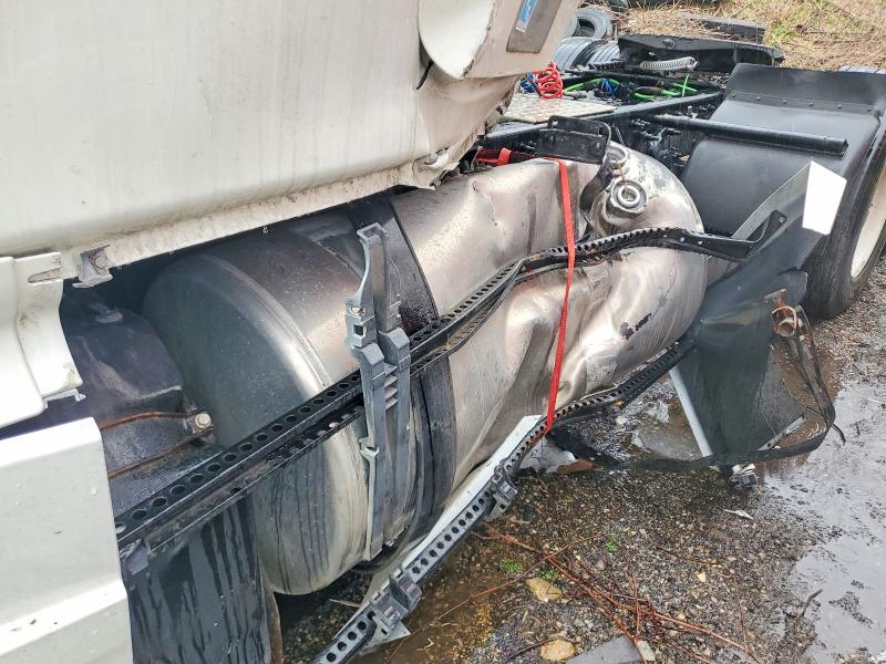 2024 Freightliner Cascadia 126 VIN 3AKJHHFG7RSUX0292 COPART salvage auction — SIDE, IN - CERT OF TITLE-SALVAGE TITLE, sold $18,300 on 2026-07-23 (photo 9)