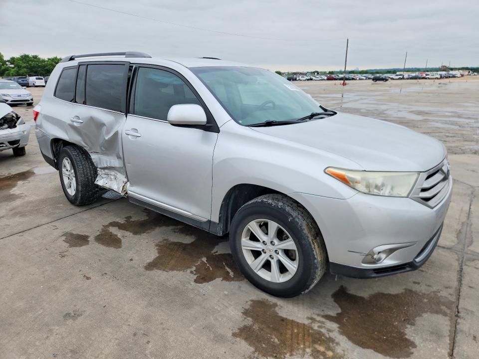 2013 Toyota VIN 5TDZA3EHXDS032008 COPART salvage auction — SIDE, Tx - Salvage Vehicle Title, sold $3,200 on 2026-07-09 (photo 4)