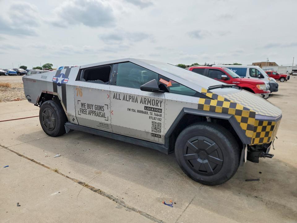 2024 Tesla Cybertruck VIN 7G2CEHED6RA049138 COPART salvage auction — FRONT END, Tx - Certificate Of Title, sold $26,250 on 2026-07-09 (photo 4)