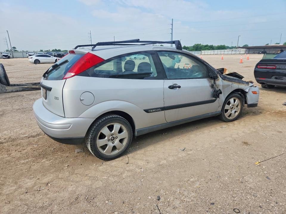 2000 Ford Focus VIN 3FAFP3136YR245502 COPART salvage auction — ENGINE BURN, Tx - Salvage Vehicle Title, sold $25 on 2026-07-08 (photo 3)