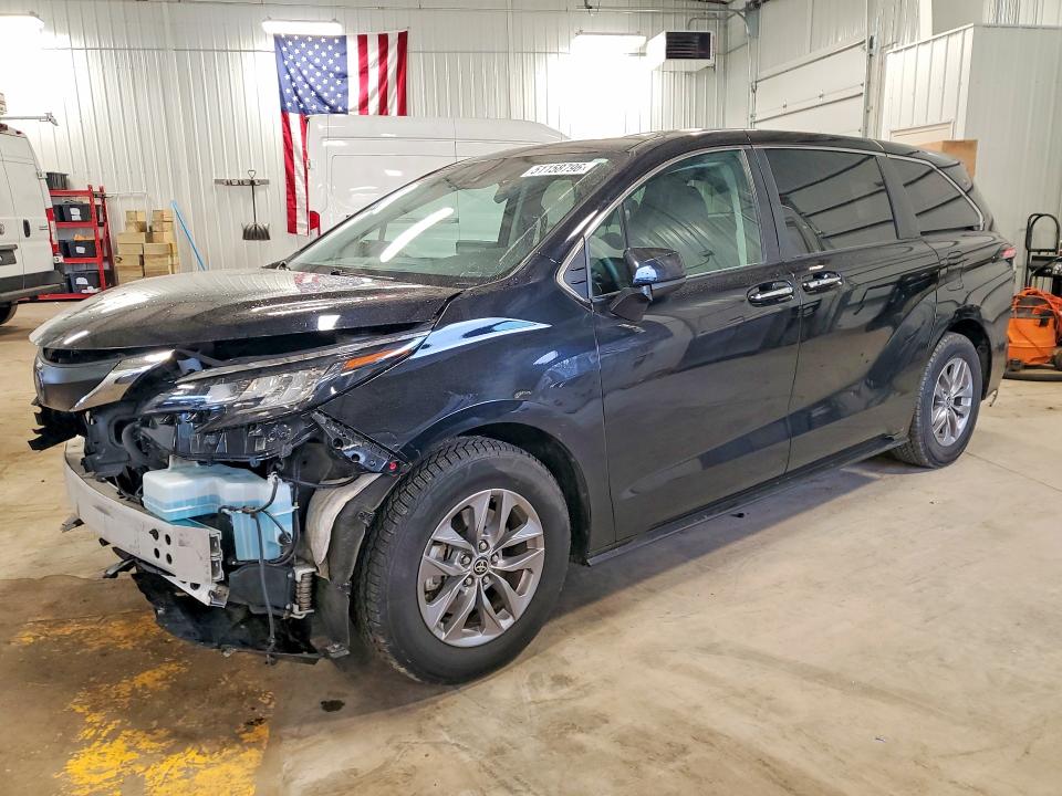 2022 Toyota Sienna VIN 5TDYRKEC2NS100497 — COPART salvage auction photo