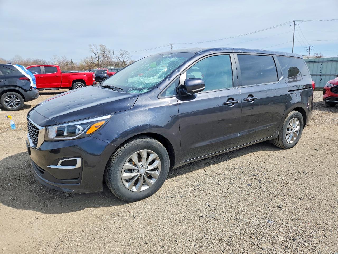 2021 Kia Sedona VIN KNDMB5C19M6667312 — COPART salvage auction photo