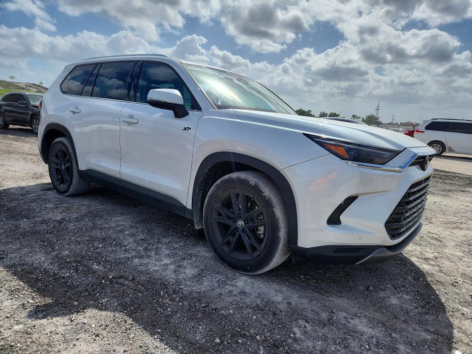 2024 Toyota Highlander VIN 5TDAAAA50RS017182 COPART salvage auction — SIDE, Fl - Cert Of Title Slvg Rebuildable, sold $27,000 on 2026-07-07 (photo 4)