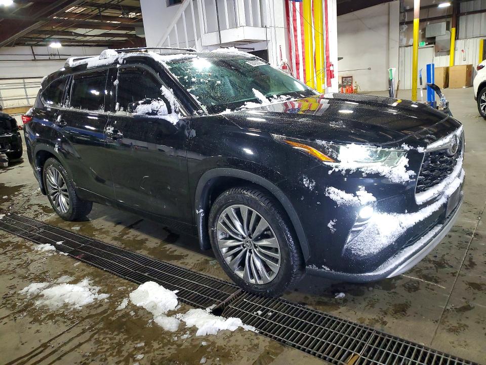 2021 Toyota Highlander VIN 5TDFZRBH0MS103459 COPART salvage auction — REAR END, Salvage Title, sold $5,200 on 2026-07-30 (photo 4)