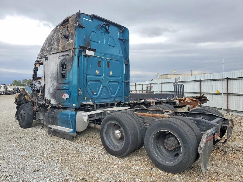 2012 Freightliner Cascadia VIN 1FUJGLDRXCSBC3962 COPART salvage auction — BURN, CA - NON-REPAIRABLE VEHICLE CERT, sold $900 on 2026-08-27 (photo 3)