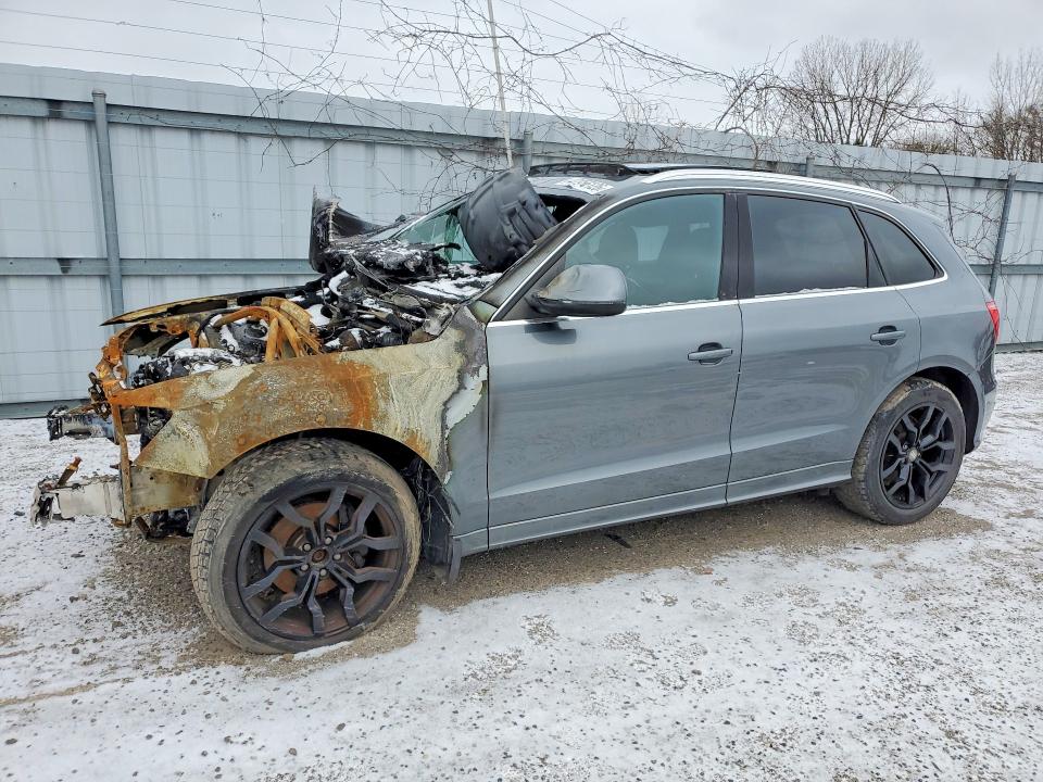 2012 Audi Q5 VIN WA1MKCFP2CA006165 COPART salvage auction — Burn Engine, On - Permit Irrepairable, sold $125 on 2026-07-23 (photo 1)