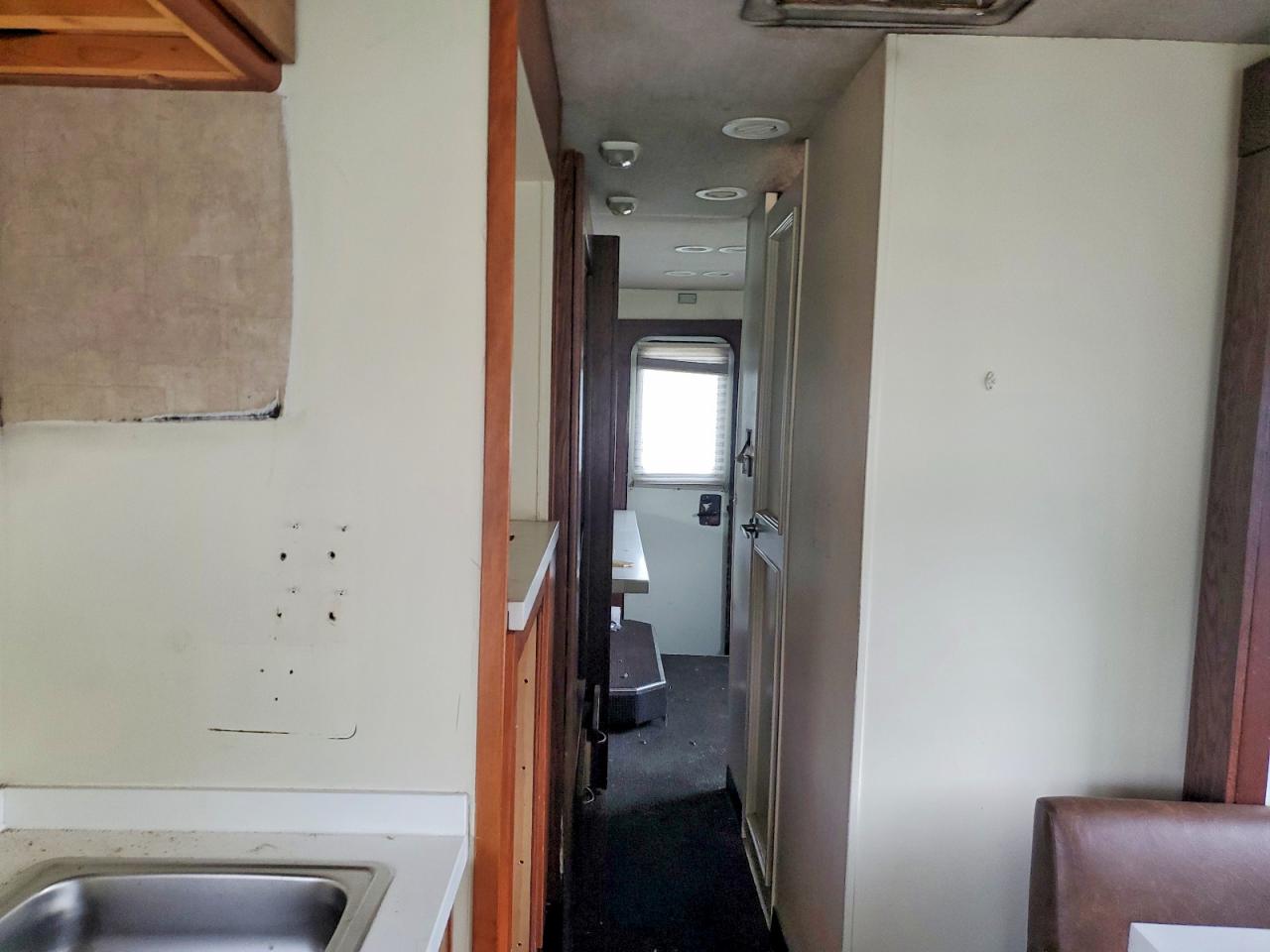 2007 Bounder Motorhome VIN 1F6NF53Y860A09415 COPART salvage auction — Normal Wear, NJ - CERTIFICATE OF TITLE, sold $125 on 2026-07-07 (photo 6)