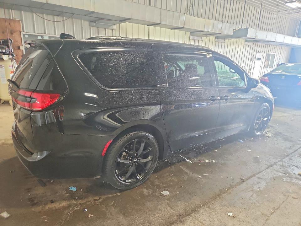 2025 Chrysler Pacifica VIN 2C4RC1GG7SR537884 COPART salvage auction — FRONT END, Ct - Clean Title, sold $11,000 on 2026-08-19 (photo 3)