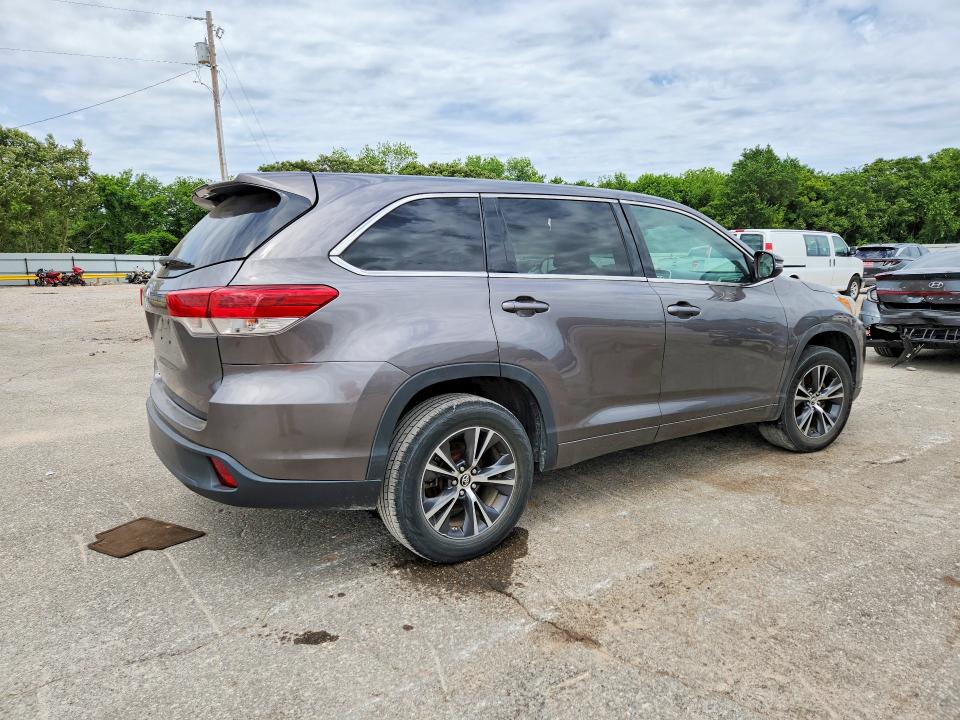 2018 Toyota Highlander VIN 5TDZARFH3JS034471 COPART salvage auction — MINOR DENT/SCRATCHES, Ok - Dealer Only Clean Title (P), sold $8,800 on 2026-07-24 (photo 3)