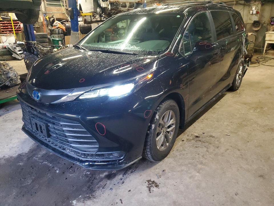 2025 Toyota Sienna VIN 5TDGSKFC4SS206704 COPART salvage auction — REAR END, ON - PERMIT NO BRAND - UNFIT, sold $23,550 on 2026-07-14 (photo 1)