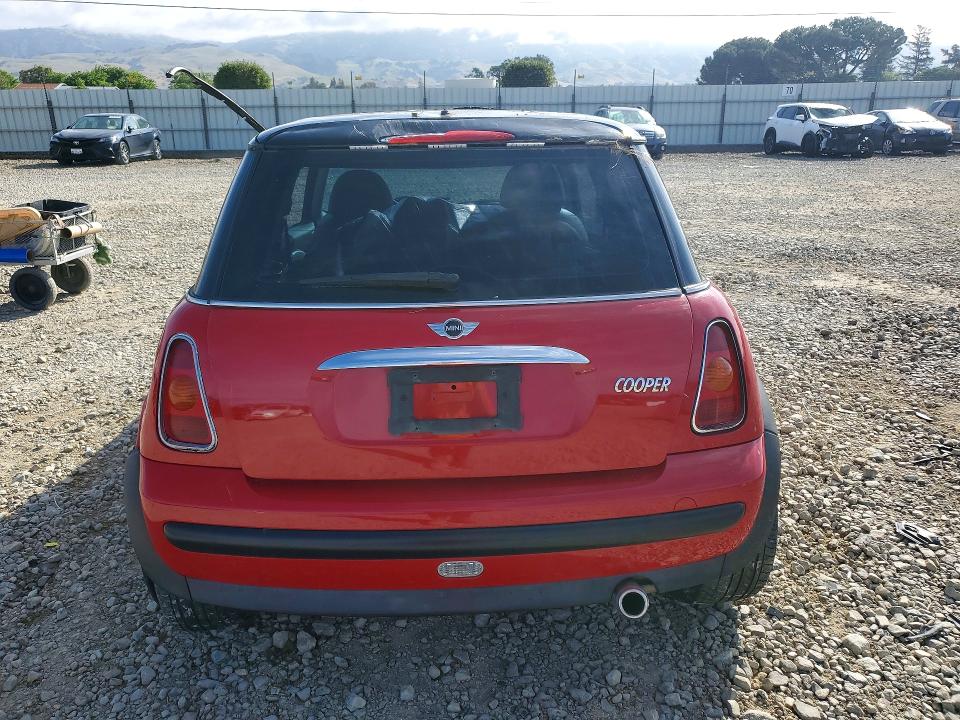 2004 Mini Cooper VIN WMWRC33484TC49889 COPART salvage auction — ROLLOVER, Ca - Salvage Certificate, sold $150 on 2026-08-11 (photo 6)