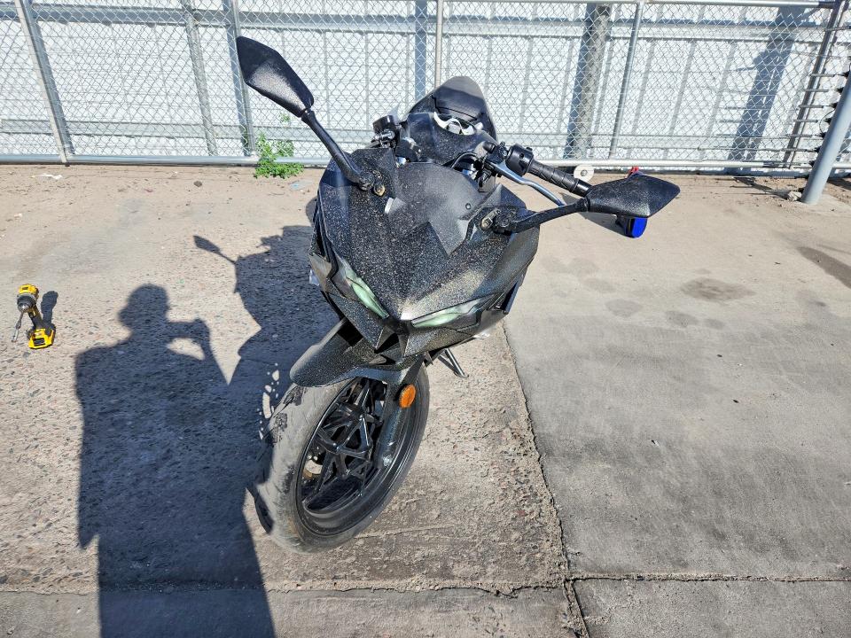 2025 Kawasaki Ex500 VIN ML5EXGH11SDA56805 COPART salvage auction — VANDALISM, CO - CERTIFICATE OF TITLE, sold $1,850 on 2026-07-22 (photo 2)