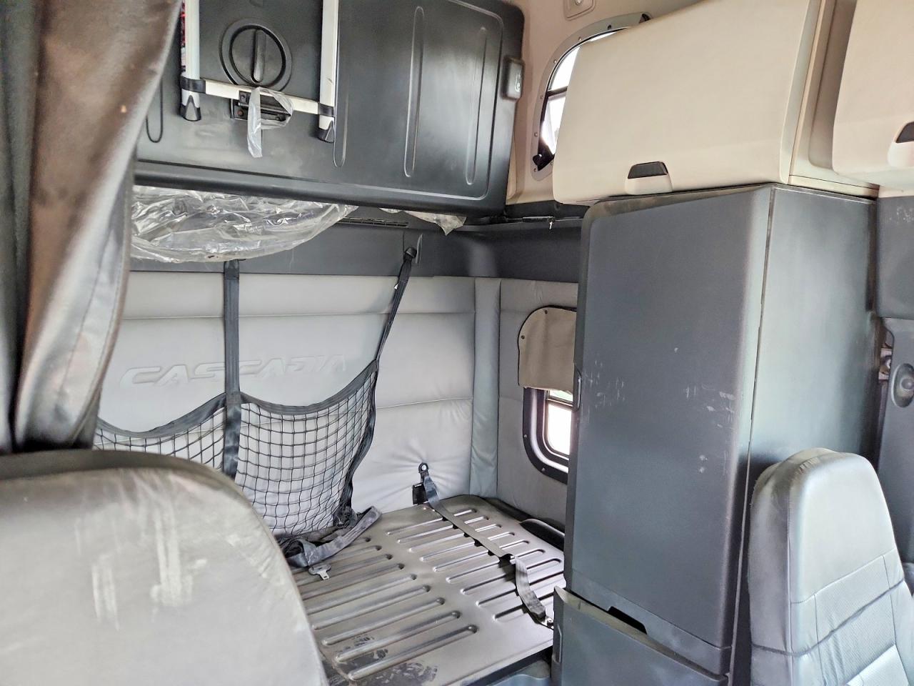 2019 Freightliner Cascadia 126 VIN 3AKJHHDR6KSKD5436 COPART salvage auction — Normal Wear, PA - DIS/DLR/EXP ONLY CLEAN TITLE, sold $24,400 on 2026-07-08 (photo 6)