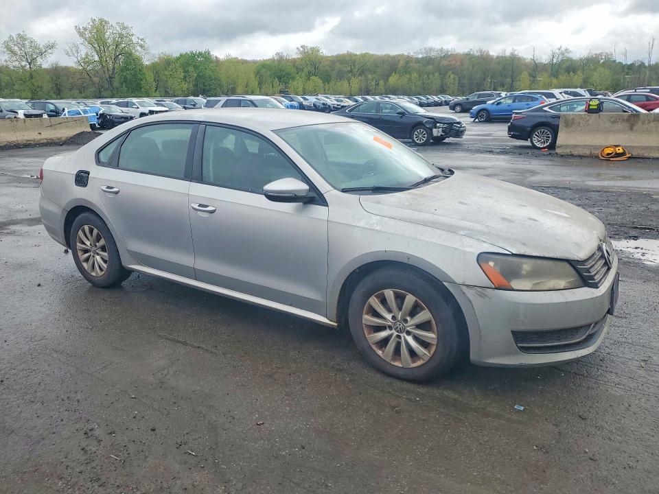 2012 Volkswagen VIN 1VWAP7A38CC064224 COPART salvage auction — MINOR DENT/SCRATCHES, NY - CERTIFICATE OF TITLE, sold $475 on 2026-07-02 (photo 4)