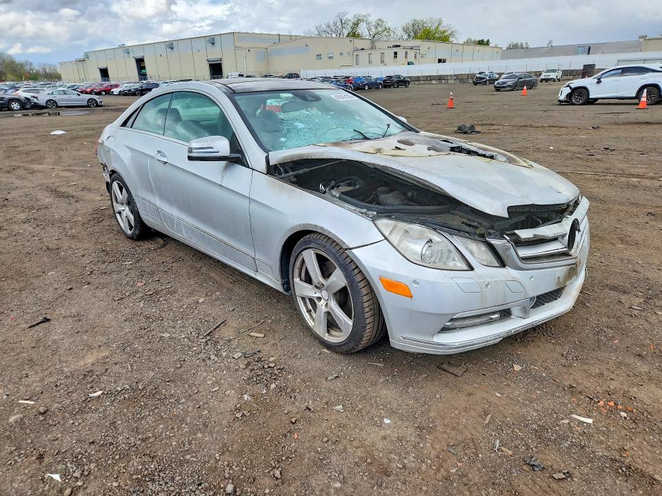 2013 Mercedes-benz E-klasse VIN WDDKJ8JB8DF196489 COPART salvage auction — ENGINE BURN, Id - Salvage Certificate Of Title, sold $650 on 2026-07-17 (photo 4)