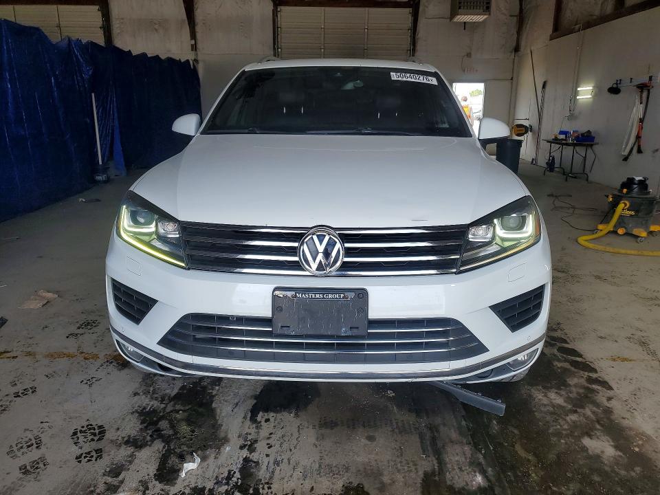 2017 Volkswagen Touareg VIN WVGRF7BP1HD000355 COPART salvage auction — MINOR DENT/SCRATCHES, Wv - Certificate Of Title (P), sold $4,750 on 2026-07-08 (photo 5)