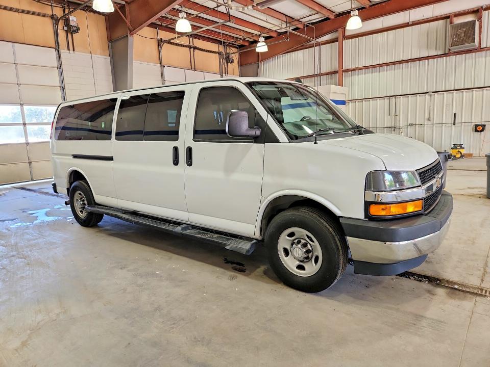 2019 Chevrolet Express VIN 1GAZGPFP2K1176215 COPART salvage auction — MINOR DENT/SCRATCHES, Va - Certificate Of Title (P), sold $10,500 on 2026-07-24 (photo 4)