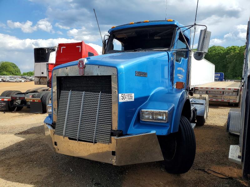 2016 Kenworth T800 VIN 1XKDD49X5GJ130121 COPART salvage auction — ROLLOVER, NC - SALVAGE CERTIFICATE OF TITLE, sold $2,000 on 2026-07-30 (photo 2)