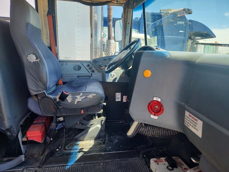 2013 Ic VIN 4DRBUSKNXDB307005 COPART salvage auction — MINOR DENT/SCRATCHES, Tx - Certificate Of Title, sold $1,400 on 2026-09-01 (photo 5)