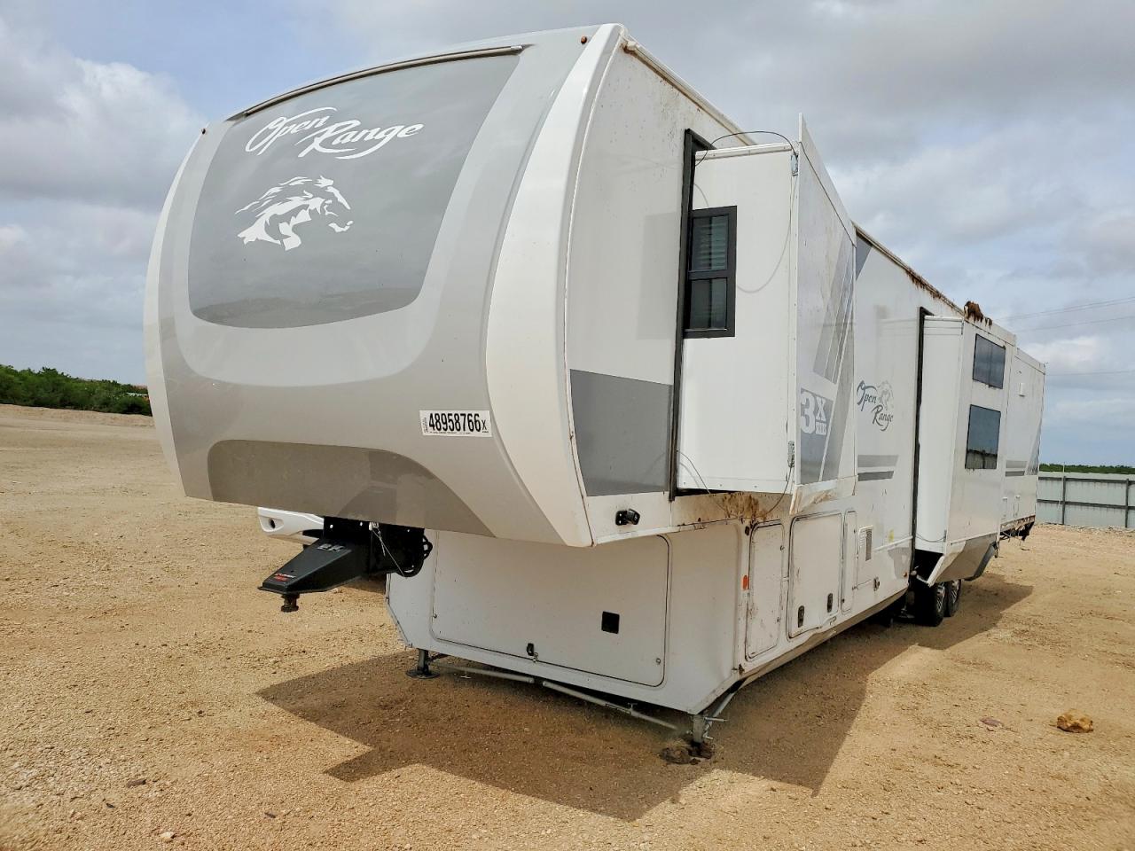 2025 Highland Ridge VIN 58TCM0BV0S3BD3069 COPART salvage auction — Rollover, TX - SALVAGE VEHICLE TITLE, sold $15,500 on 2026-06-18 (photo 2)