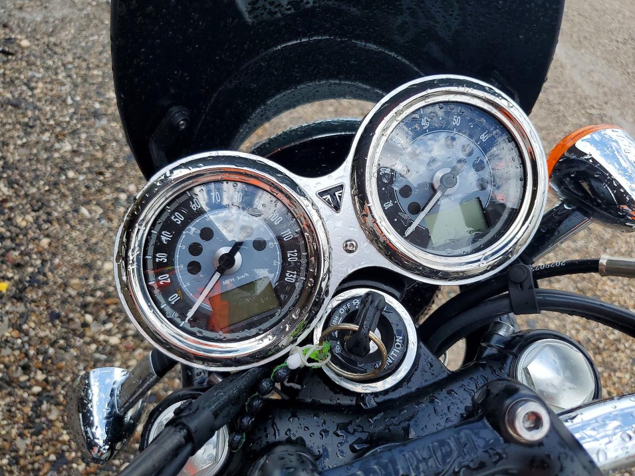 2024 Triumph Motorcycle BONNEVILLE VIN SMTD40HL5RTBN0450 COPART salvage auction — Side, TX - SALVAGE VEHICLE TITLE, sold $2,900 on 2026-07-09 (photo 7)