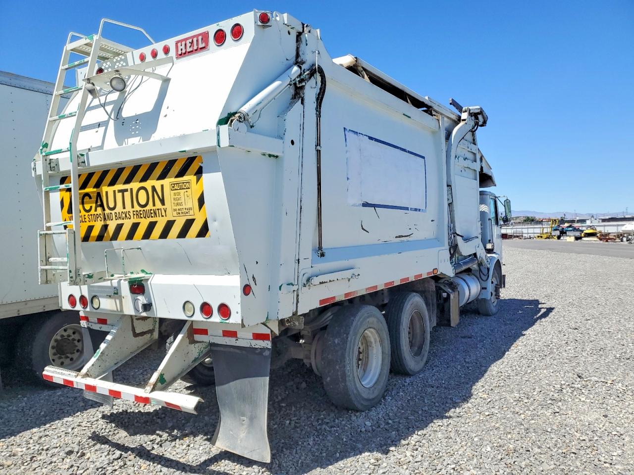2003 Autocar llc VIN 5VCDC6LF33N194612 COPART salvage auction — Minor Dent/Scratches, Cd - Non-Repairable, sold $5,000 on 2026-09-22 (photo 4)