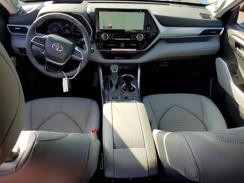 2026 Toyota Highlander VIN 5TDEBRCHXTS700146 COPART salvage auction — REAR END, Salvage Title, sold $33,250 on 2026-07-15 (photo 8)