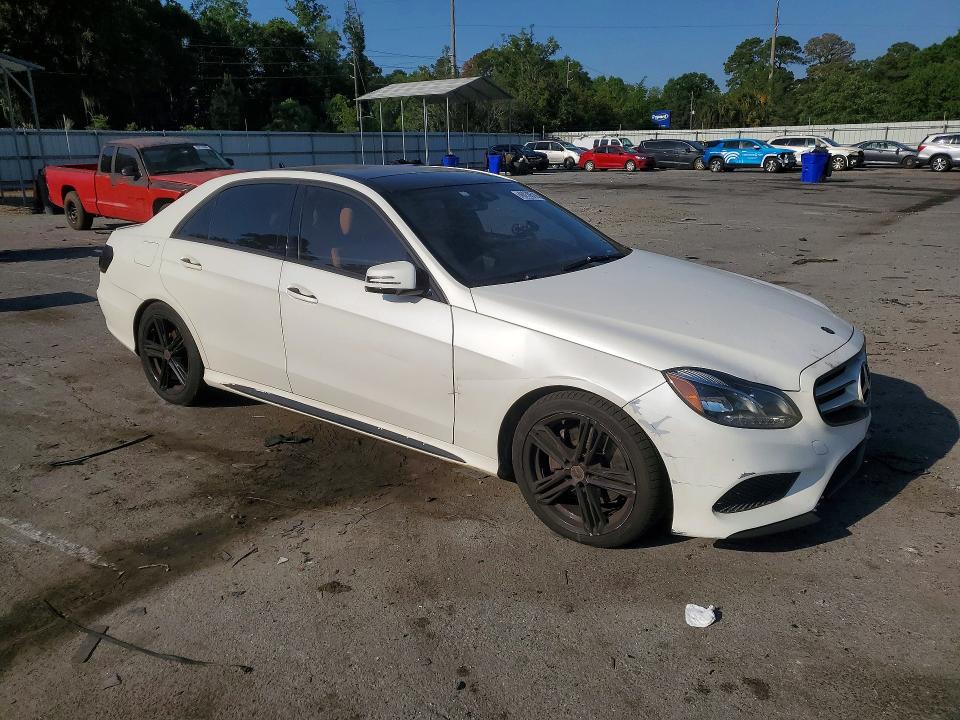 2016 Mercedes-benz E-klasse VIN WDDHF5KB0GB283419 COPART salvage auction — WATER/FLOOD, Tx - Salvage Title-Flood Damage, sold $1,650 on 2026-07-16 (photo 4)