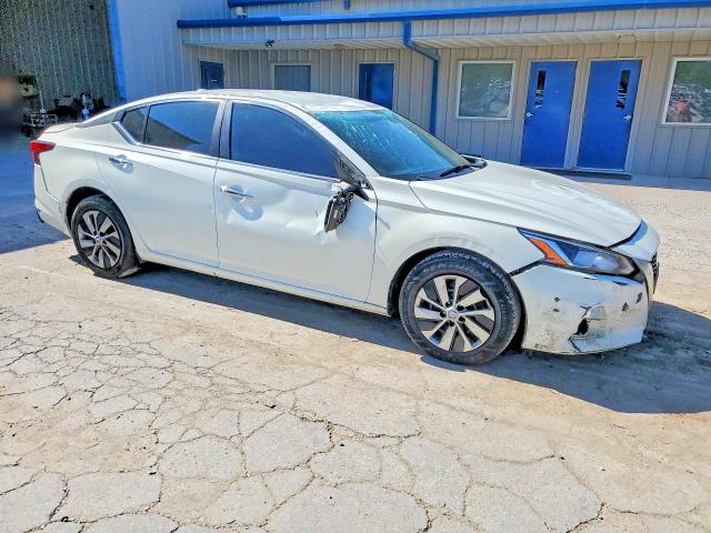 2020 Nissan Altima VIN 1N4BL4BV8LC257495 COPART salvage auction — ROLLOVER, WV - SALVAGE CERTIFICATE, sold $2,150 on 2026-07-02 (photo 4)