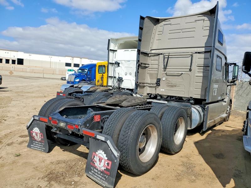 2019 Volvo VIN 4V4NC9EJ0KN193358 COPART salvage auction — INTERIOR BURN, Ca - Salvage Certificate, sold $8,300 on 2026-07-09 (photo 4)