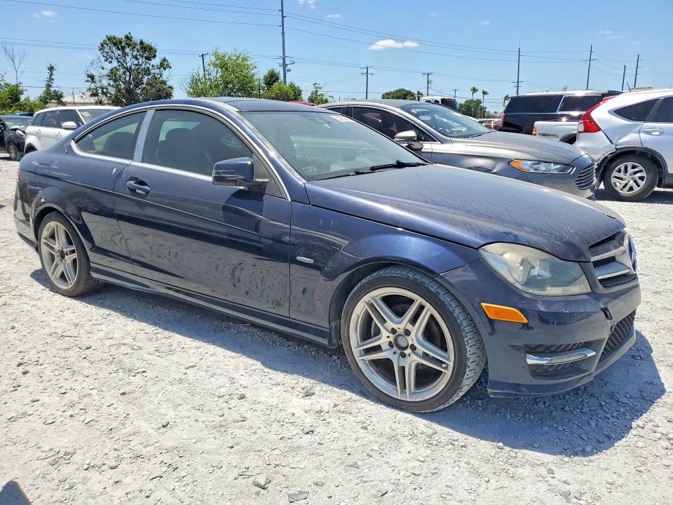 2012 Mercedes-benz C-klasse VIN WDDGJ4HB3CF746345 COPART salvage auction — MINOR DENT/SCRATCHES, FL - CERTIFICATE OF TITLE, sold $3,000 on 2026-07-24 (photo 4)
