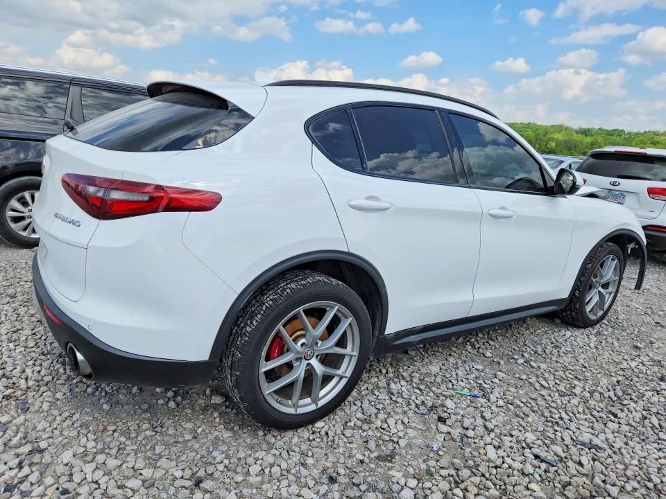 2018 Alfa romeo Stelvio VIN ZASFAKNN7J7B83131 COPART salvage auction — FRONT END, IL - SALVAGE CERTIFICATE, sold $2,000 on 2026-07-06 (photo 3)