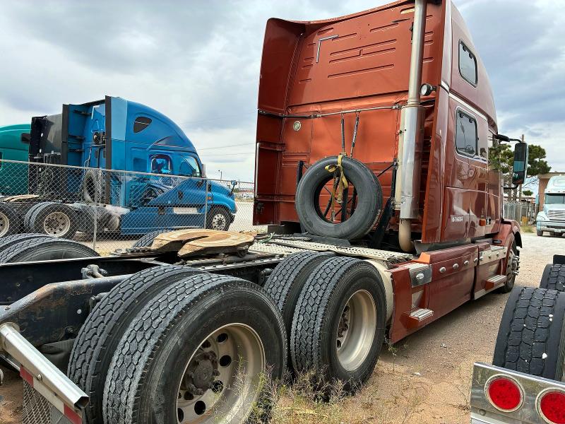 2007 Volvo Vn VIN 4V4NC9KK87N466664 COPART salvage auction — MINOR DENT/SCRATCHES, Tx - Certificate Of Title (P), sold $13,000 on 2026-07-08 (photo 4)
