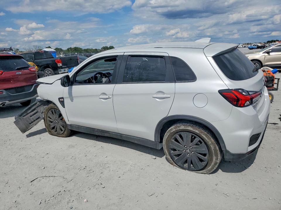 2025 Mitsubishi Outlander VIN JA4ARUAU8SU004192 COPART salvage auction — FRONT END, Fl - Certificate Of Destruction, sold $6,300 on 2026-07-09 (photo 2)