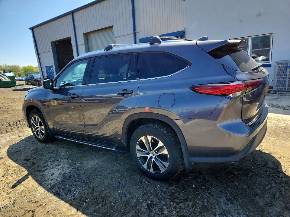 2021 Toyota Highlander VIN 5TDHZRBH5MS107497 COPART salvage auction — SIDE, NJ - CERT OF TITLE-SALVAGE, sold $19,000 on 2026-07-15 (photo 2)