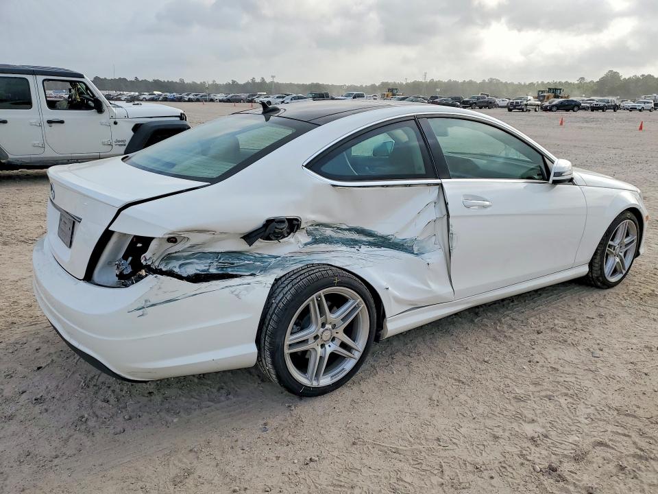 2014 Mercedes-benz C-klasse VIN WDDGJ4HB6EG215718 COPART salvage auction — REAR END, Tx - Certificate Of Title, sold $1,200 on 2026-08-14 (photo 3)