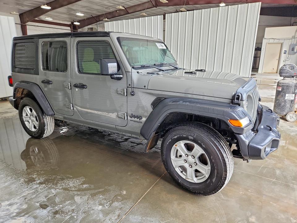 2022 Jeep Wrangler unlimited VIN 1C4HJXDG7NW230266 COPART salvage auction — MINOR DENT/SCRATCHES, IL - CERTIFICATE OF TITLE, sold $17,000 on 2026-07-16 (photo 4)