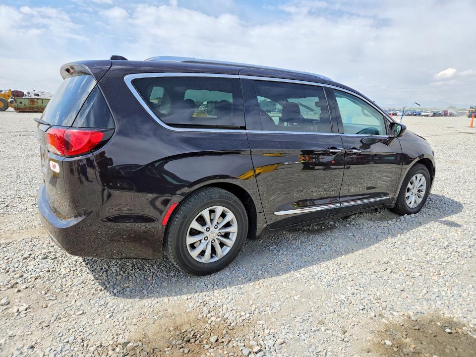 2018 Chrysler Pacifica VIN 2C4RC1BG5JR123458 COPART salvage auction — FRONT END, Salvage Title, sold $2,450 on 2026-07-16 (photo 3)