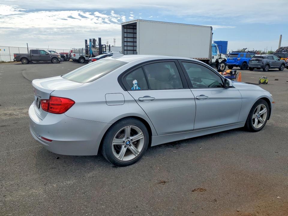 2015 BMW 3er VIN WBA3B1G53FNT63416 COPART salvage auction — WATER/FLOOD, Hi - Certificate Of Salvage, sold $700 on 2026-07-20 (photo 3)