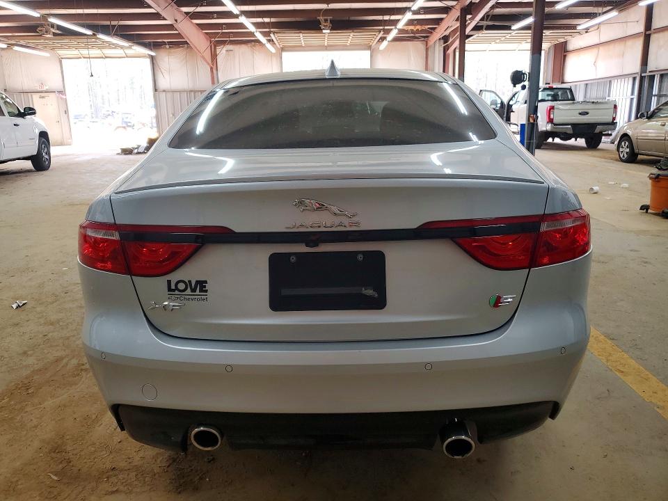 2018 Jaguar Xf VIN SAJBG4FV9JCY67218 COPART salvage auction — NORMAL WEAR, Sc - Dealer Only Clean Title (P), sold $7,400 on 2026-07-29 (photo 6)