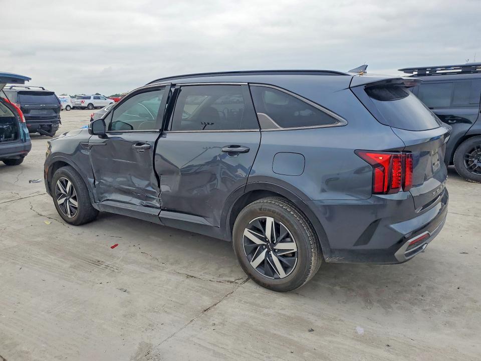 2022 Kia Sorento VIN 5XYRL4LCXNG102127 COPART salvage auction — SIDE, Salvage Title, sold $175 on 2026-07-30 (photo 2)