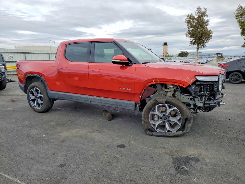 2023 Rivian R1t VIN 7FCTGBAA6PN025522 COPART salvage auction — FRONT END, Salvage Title, sold $17,700 on 2026-07-13 (photo 4)