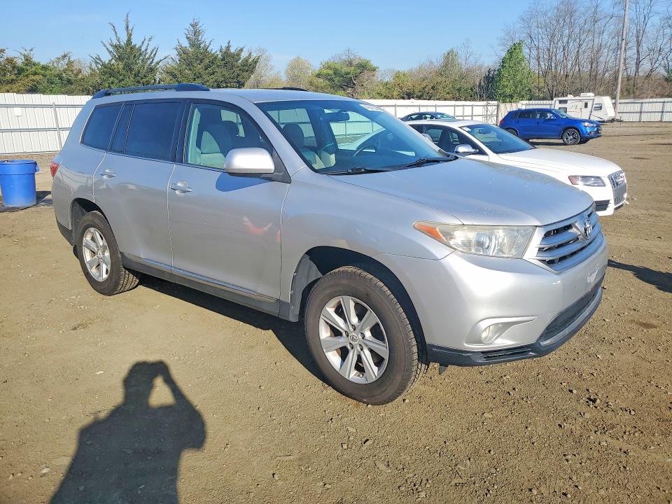 2013 Toyota Highlander VIN 5TDBK3EH6DS190554 COPART salvage auction — MINOR DENT/SCRATCHES, Salvage Title, sold $4,650 on 2026-07-29 (photo 4)