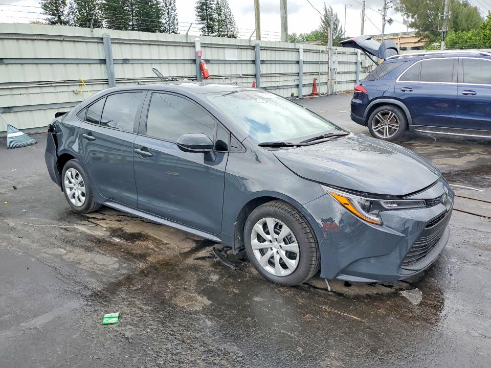 2025 Toyota Corolla VIN 5YFB4MDE2SP340558 COPART salvage auction — REAR END, Fl - Cert Of Title Slvg Rebuildable, sold $7,600 on 2026-07-06 (photo 4)
