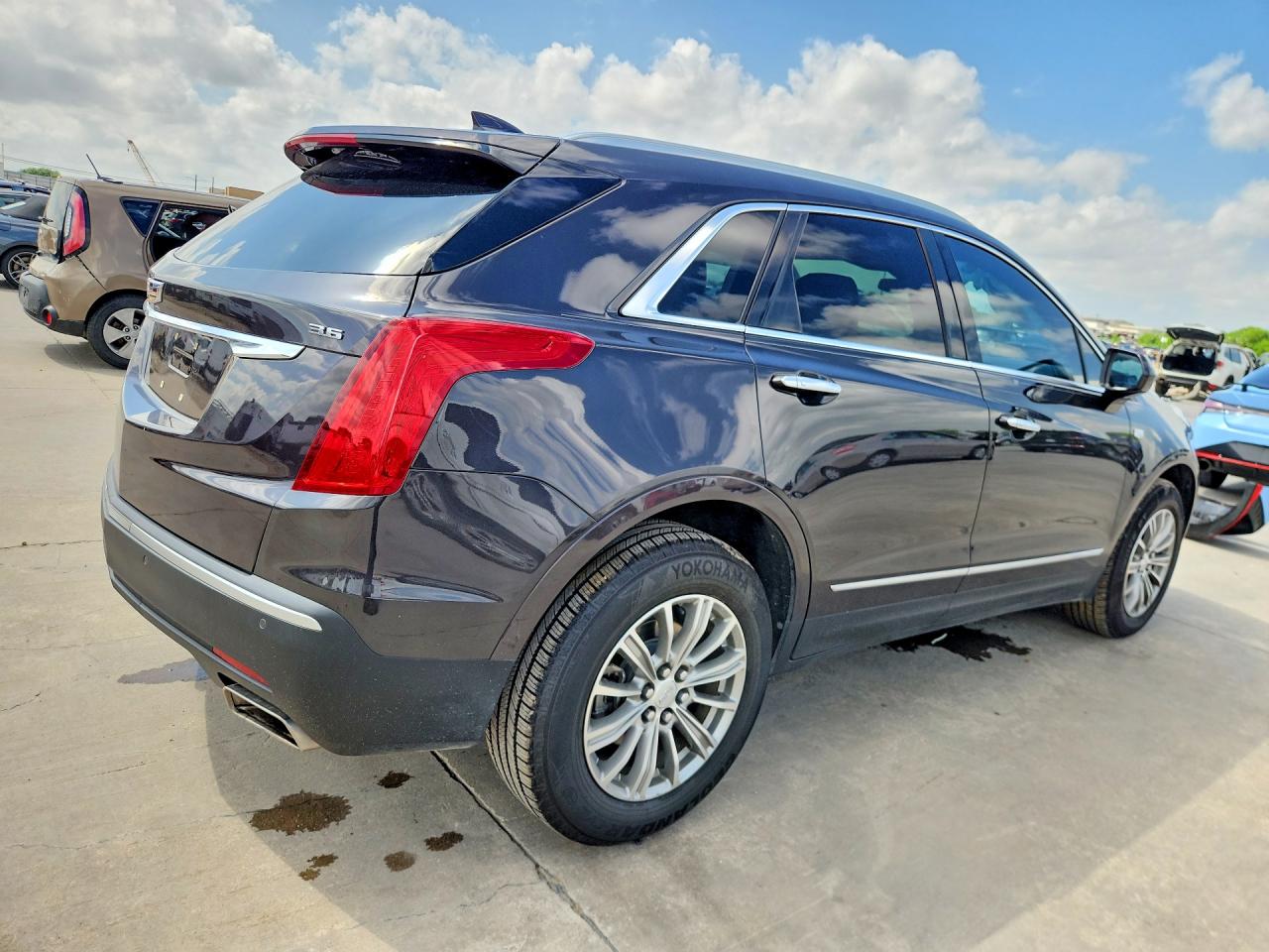 2018 Cadillac XT5 VIN 1GYKNCRS6JZ104791 COPART salvage auction — Side, TX - SALVAGE VEHICLE TITLE, sold $4,800 on 2026-06-25 (photo 3)